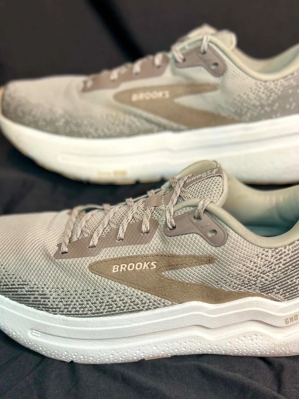 Brooks Ghost Max 2 - Men’s Size 10 (Like New)